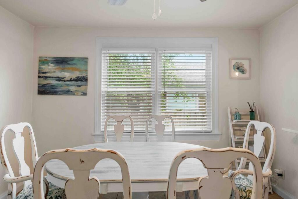 Beach Bungalow - 1 Block To Beach - Pets Welcome! Norfolk Exterior photo