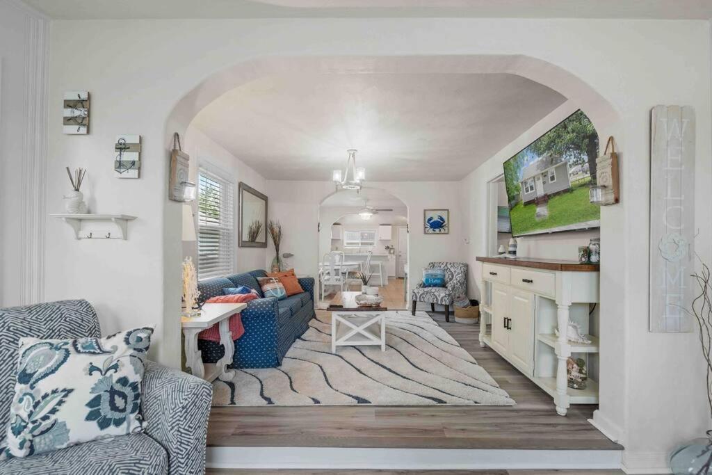 Beach Bungalow - 1 Block To Beach - Pets Welcome! Norfolk Exterior photo