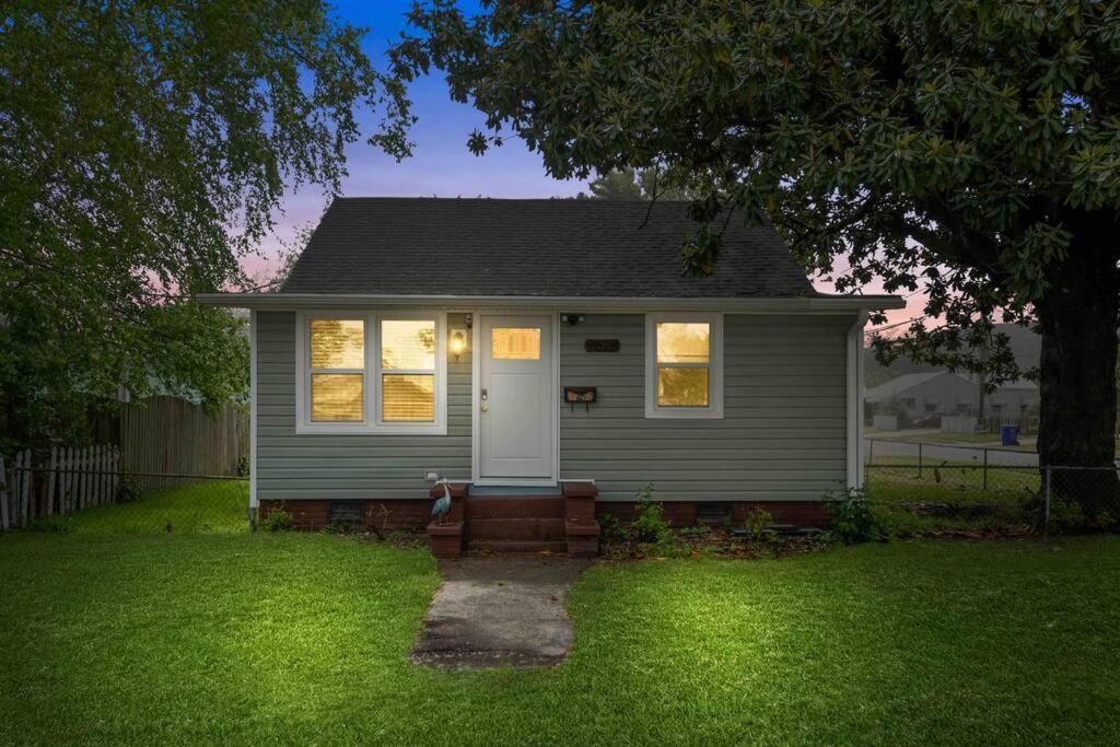 Beach Bungalow - 1 Block To Beach - Pets Welcome! Norfolk Exterior photo