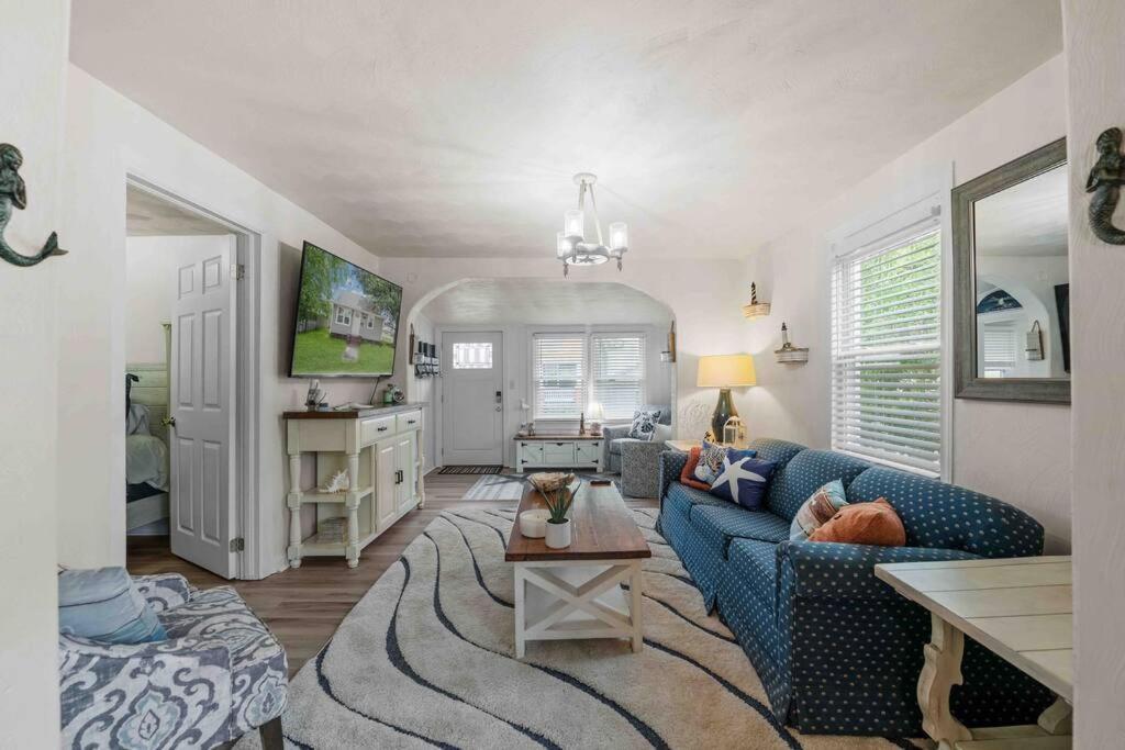 Beach Bungalow - 1 Block To Beach - Pets Welcome! Norfolk Exterior photo