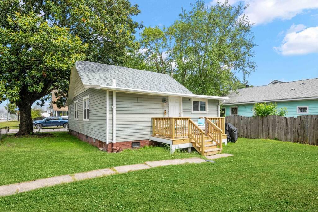 Beach Bungalow - 1 Block To Beach - Pets Welcome! Norfolk Exterior photo