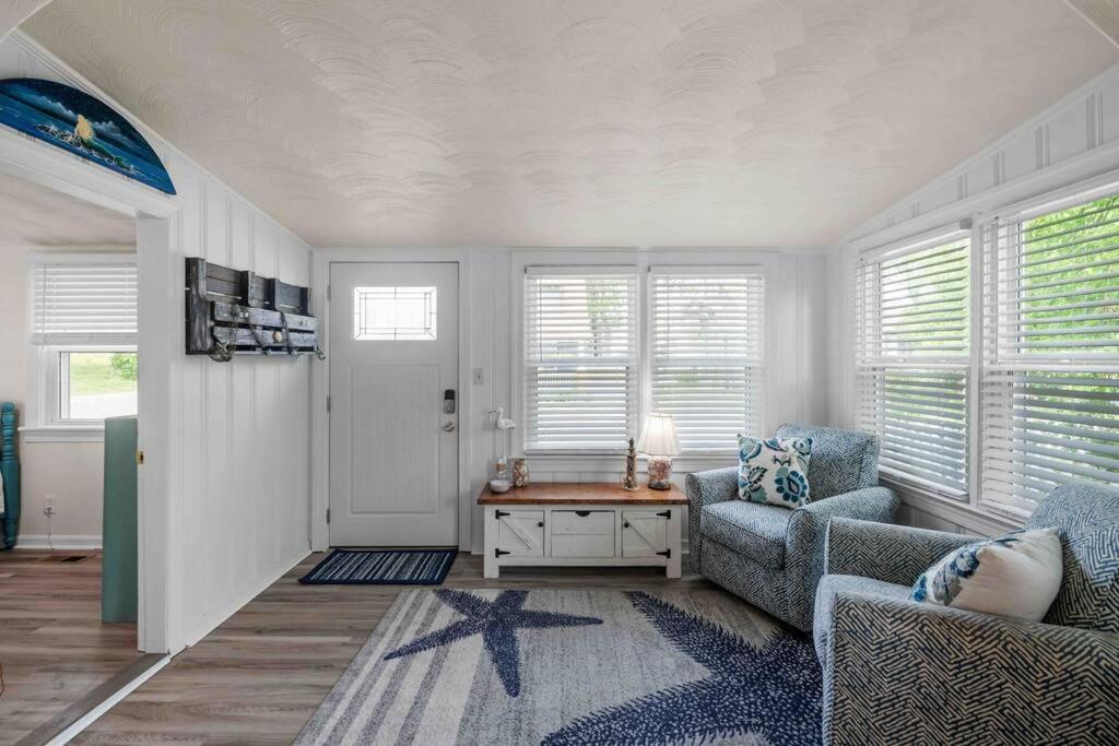 Beach Bungalow - 1 Block To Beach - Pets Welcome! Norfolk Exterior photo