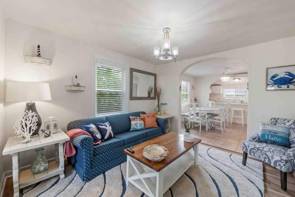Beach Bungalow - 1 Block To Beach - Pets Welcome! Norfolk Exterior photo